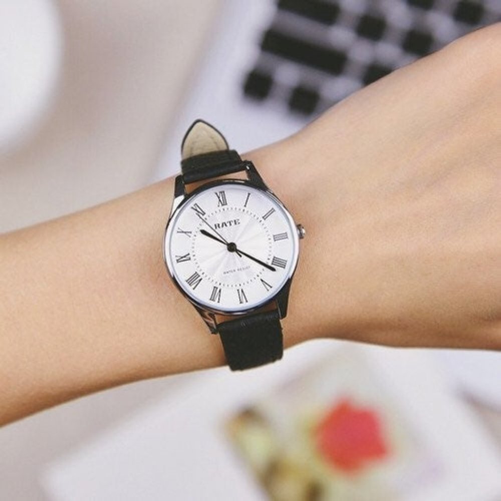 Women vintage style minimalist Watch